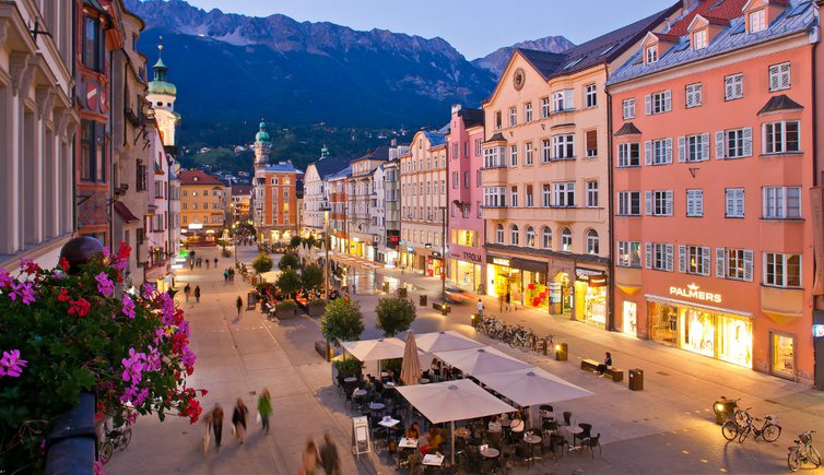    ganz Innsbruck tanzt    Abendshopping Innsbruck Tirol   sterreich